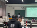 大學(xué)生沖上講臺激烈討論，課堂該有的樣子